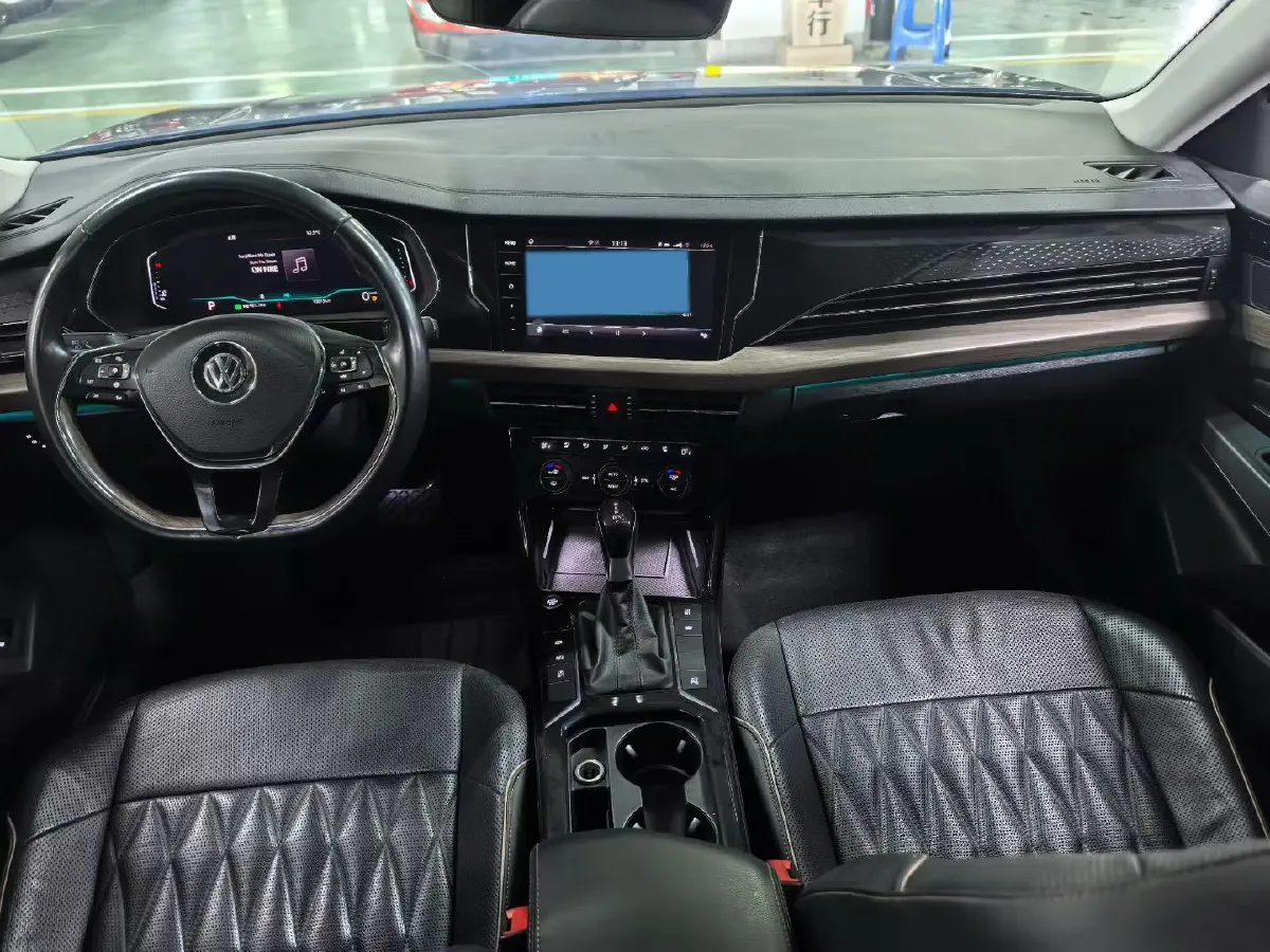 2019 Volkswagen Passat 2.0T 220HP L4 7DCT,autocango,china used car exporter,china ev exporter,chinese used car exporter,chinese used ev exporter