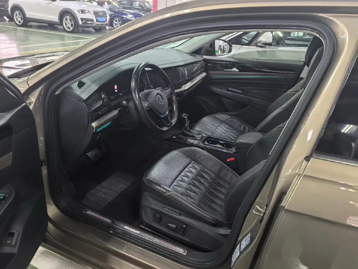 2019 Volkswagen Passat 2.0T 220HP L4 7DCT,autocango,china used car exporter,china ev exporter,chinese used car exporter,chinese used ev exporter