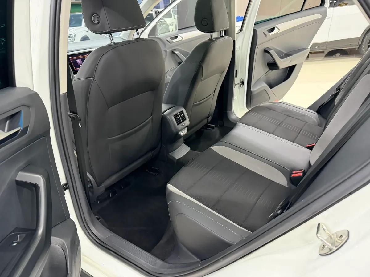 2022 Volkswagen T-Roc 1.4T 150HP L4 7DCT,autocango,china used car exporter,china ev exporter,chinese used car exporter,chinese used ev exporter