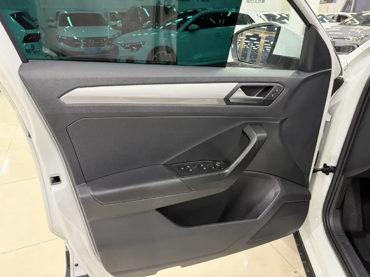 2022 Volkswagen T-Roc 1.4T 150HP L4 7DCT,autocango,china used car exporter,china ev exporter,chinese used car exporter,chinese used ev exporter