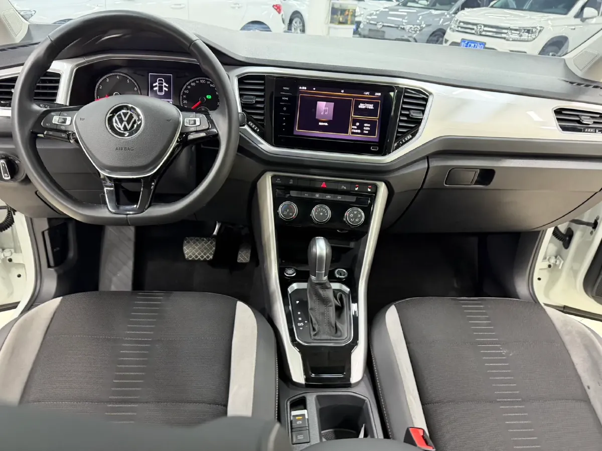 2022 Volkswagen T-Roc 1.4T 150HP L4 7DCT,autocango,china used car exporter,china ev exporter,chinese used car exporter,chinese used ev exporter