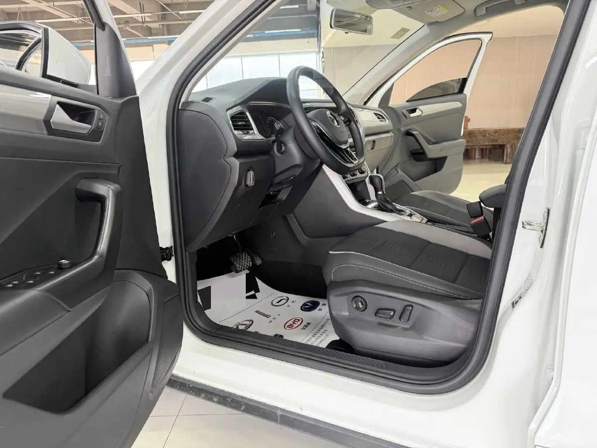 2022 Volkswagen T-Roc 1.4T 150HP L4 7DCT,autocango,china used car exporter,china ev exporter,chinese used car exporter,chinese used ev exporter