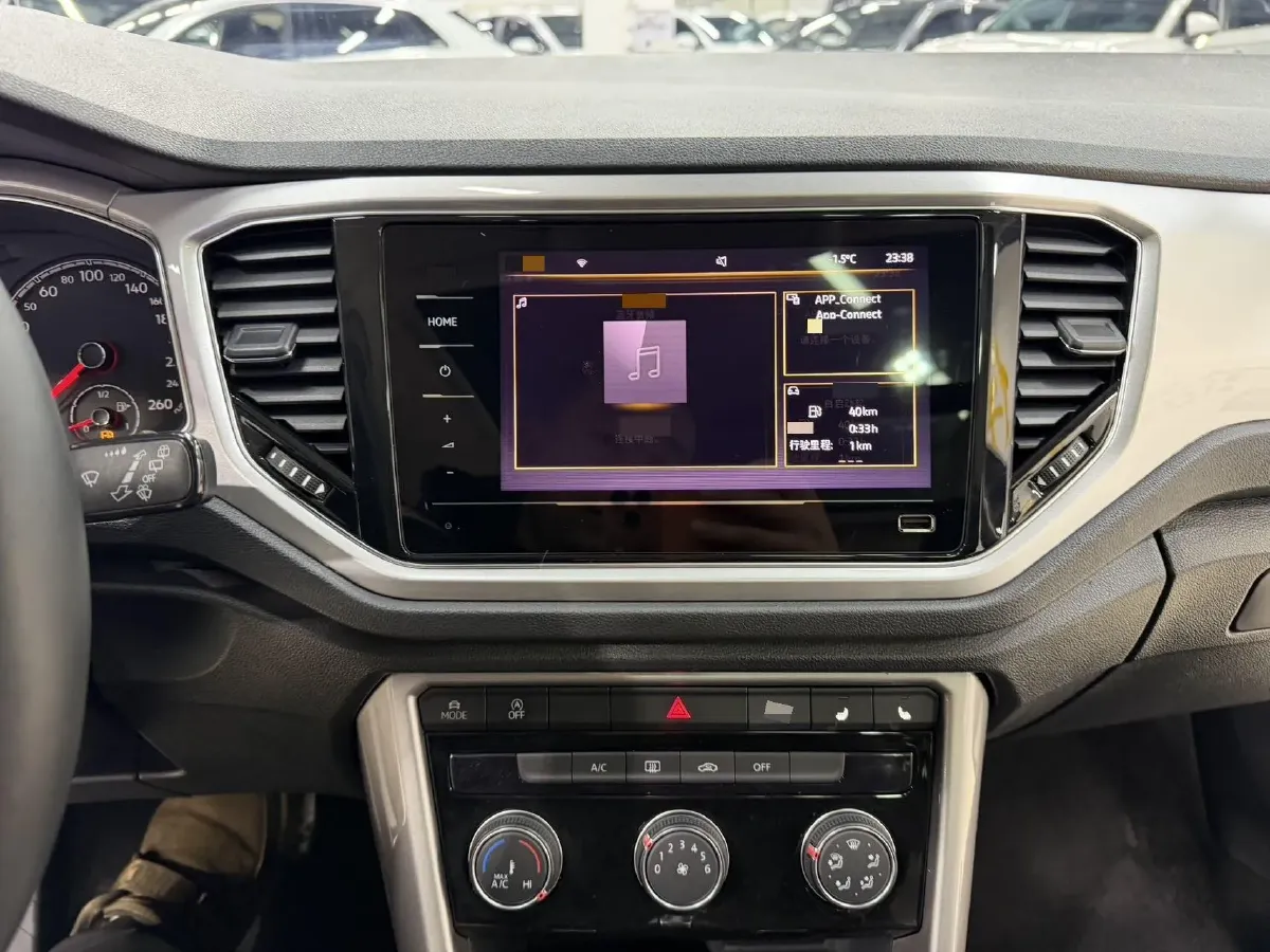 2022 Volkswagen T-Roc 1.4T 150HP L4 7DCT,autocango,china used car exporter,china ev exporter,chinese used car exporter,chinese used ev exporter