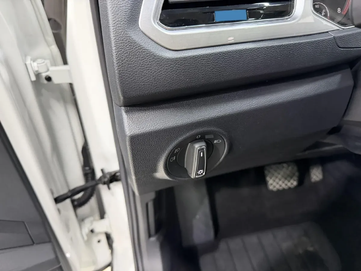 2022 Volkswagen T-Roc 1.4T 150HP L4 7DCT,autocango,china used car exporter,china ev exporter,chinese used car exporter,chinese used ev exporter