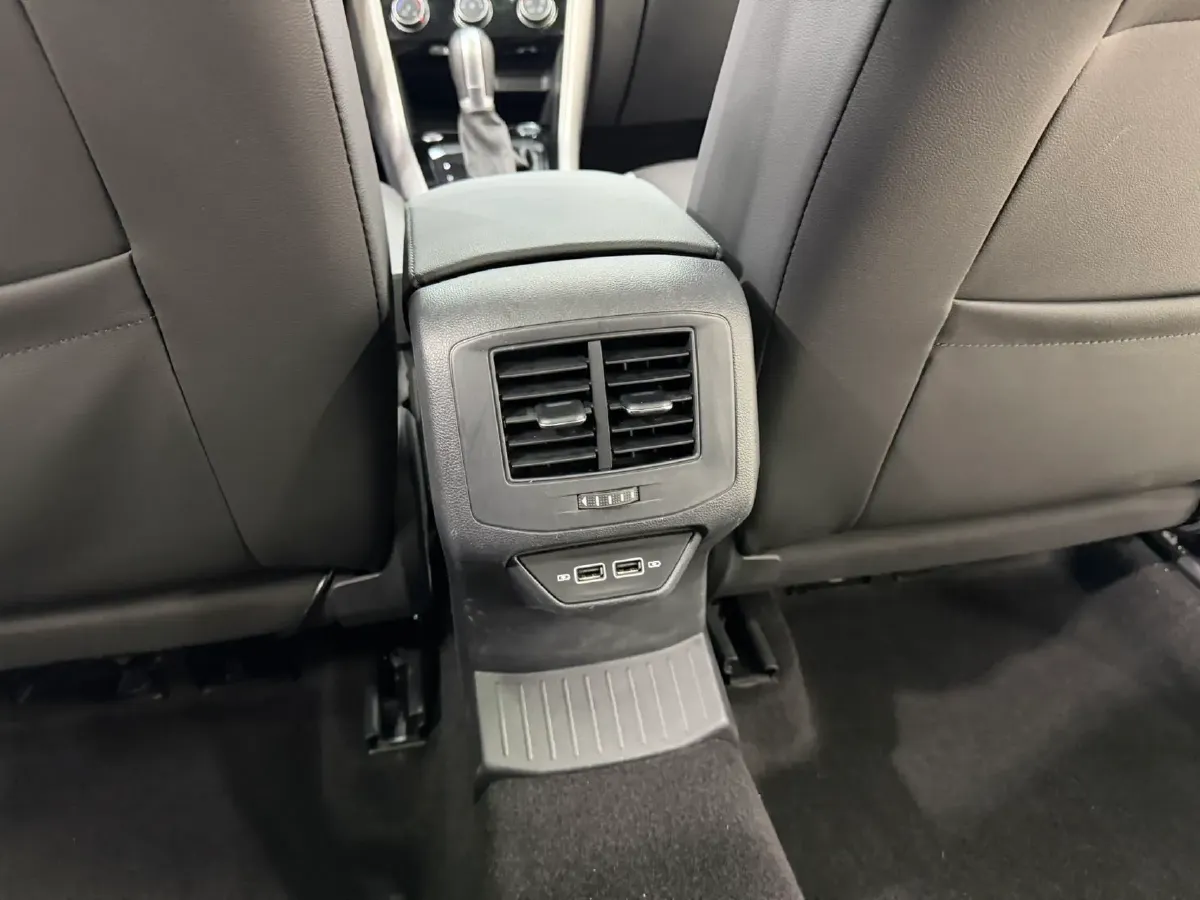 2022 Volkswagen T-Roc 1.4T 150HP L4 7DCT,autocango,china used car exporter,china ev exporter,chinese used car exporter,chinese used ev exporter