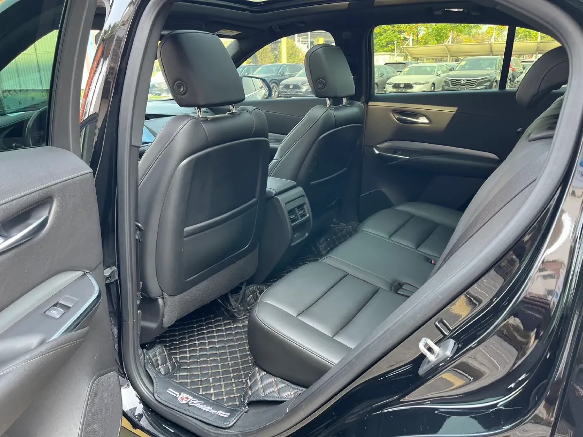 2021 Cadillac XT4 2.0T 237HP L4 9AT,autocango,china used car exporter,china ev exporter,chinese used car exporter,chinese used ev exporter