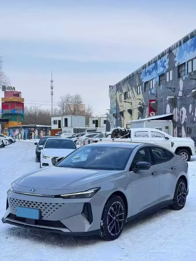 2024 ChangAn UNI-V iDD 1.5L 110HP L4 E-CVT PHEV 18.99KWH