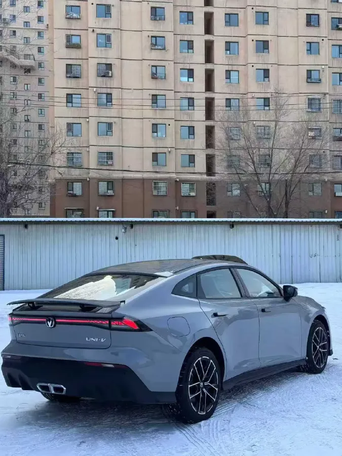 2024 ChangAn UNI-V iDD 1.5L 110HP L4 E-CVT PHEV 18.99KWH,autocango,china used car exporter,china ev exporter,chinese used car exporter,chinese used ev exporter