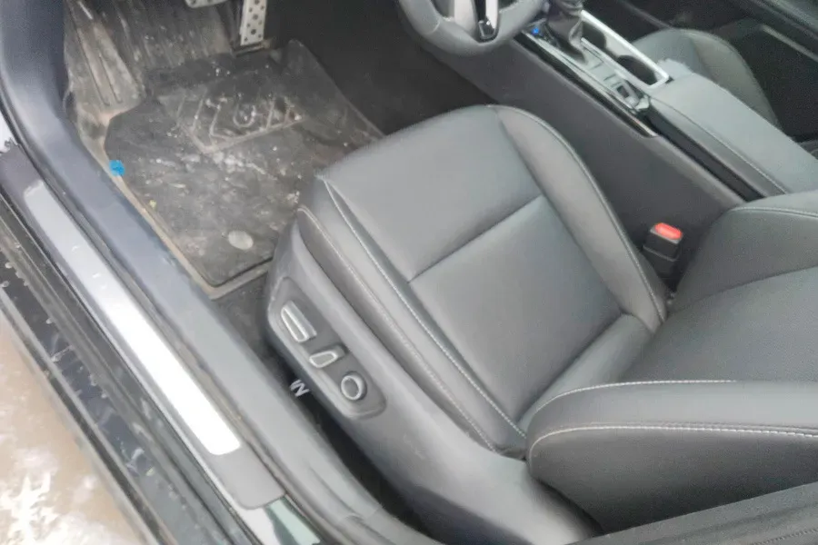 2026 Toyota Camry 2.0L 152HP L4 E-CVT Hybrid,autocango,china used car exporter,china ev exporter,chinese used car exporter,chinese used ev exporter