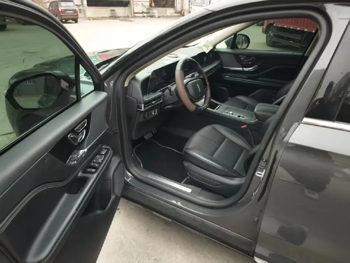 2023 Lincoln Corsair 2.0T 261HP L4 8AT,autocango,china used car exporter,china ev exporter,chinese used car exporter,chinese used ev exporter