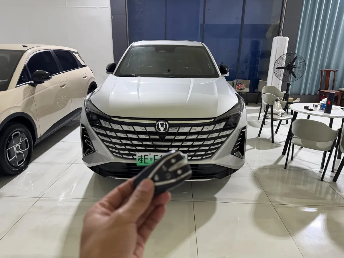 2024 ChangAn UNI-Z 1.5L 98HP L4 E-CVT PHEV 18.4KWH,autocango,china used car exporter,china ev exporter,chinese used car exporter,chinese used ev exporter