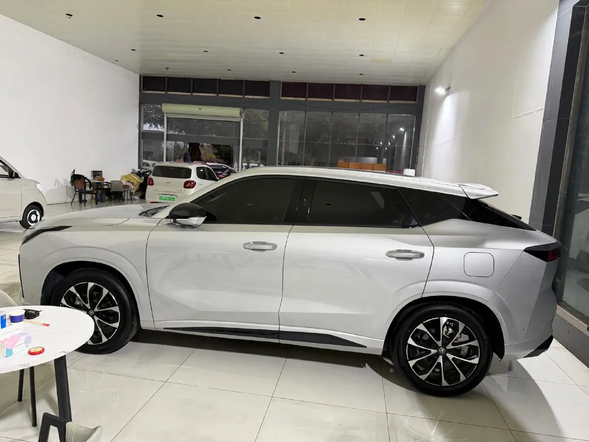 2024 ChangAn UNI-Z 1.5L 98HP L4 E-CVT PHEV 18.4KWH,autocango,china used car exporter,china ev exporter,chinese used car exporter,chinese used ev exporter
