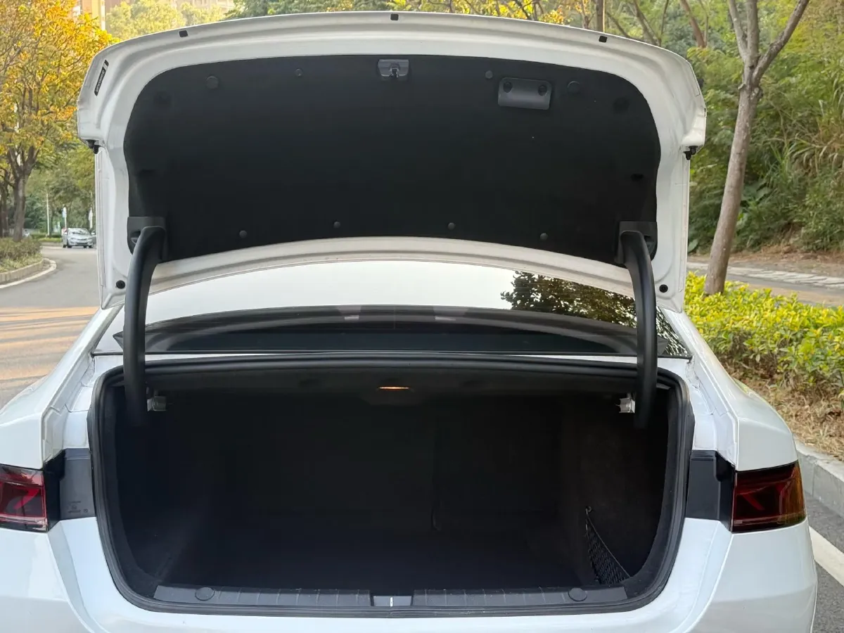 2021 Haval F7 1.5T 169HP L4 7DCT,autocango,china used car exporter,china ev exporter,chinese used car exporter,chinese used ev exporter