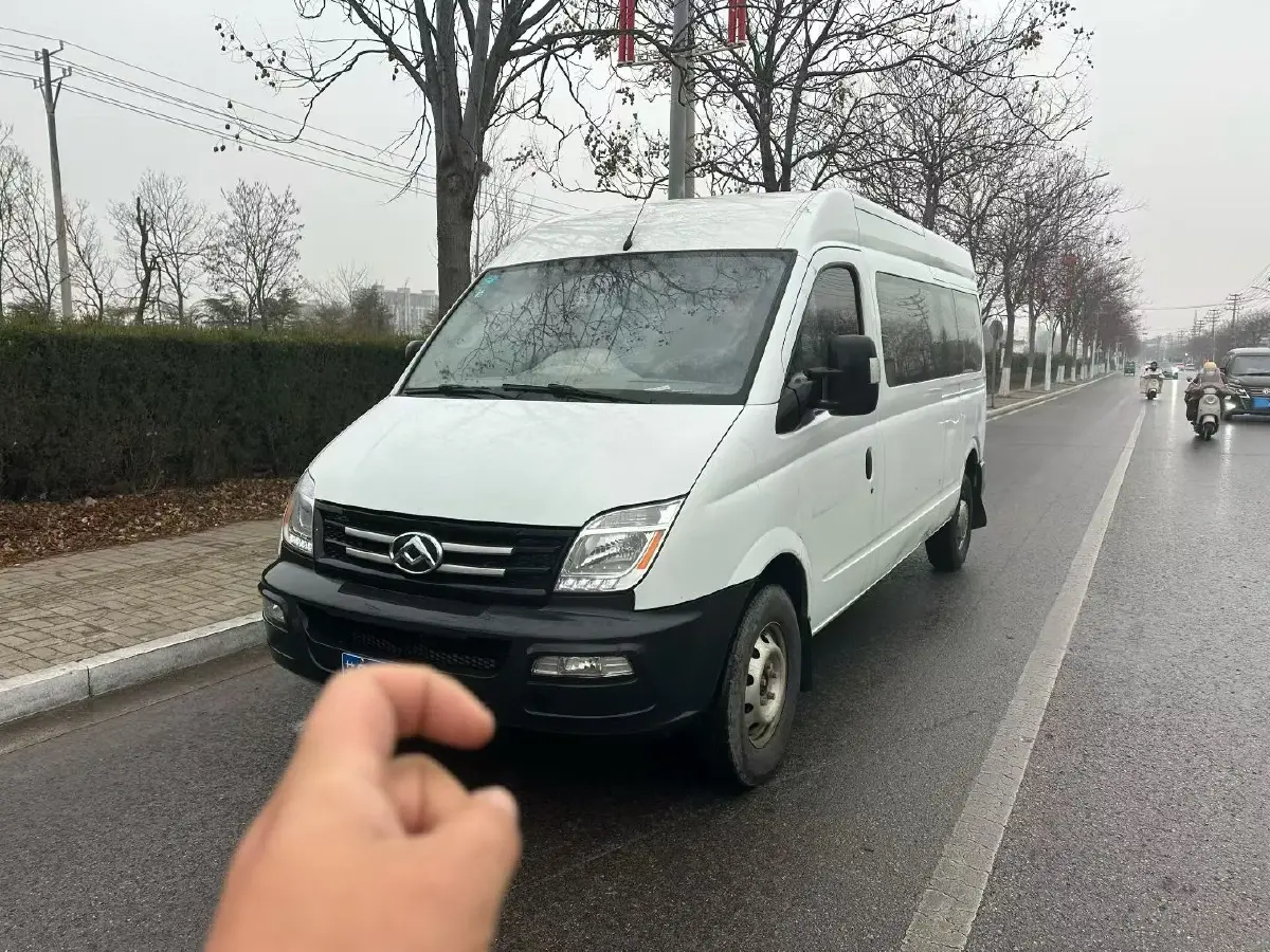 2020 MAXUS XinTu V80 2.5T 136HP L4 6MT