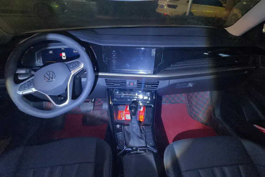 2025 Volkswagen Passat 2.0T 186HP L4 7DCT,autocango,china used car exporter,china ev exporter,chinese used car exporter,chinese used ev exporter