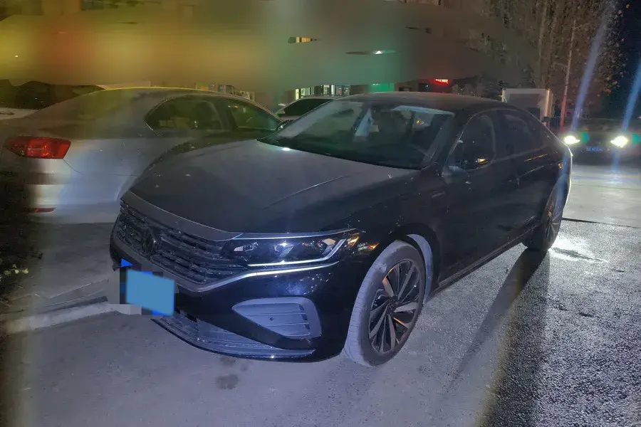 2025 Volkswagen Passat 2.0T 186HP L4 7DCT