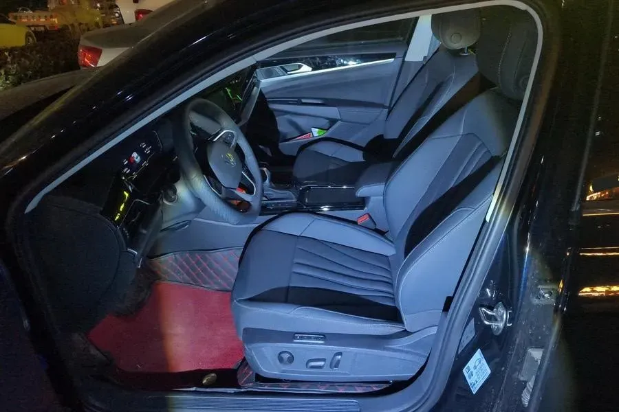 2025 Volkswagen Passat 2.0T 186HP L4 7DCT,autocango,china used car exporter,china ev exporter,chinese used car exporter,chinese used ev exporter