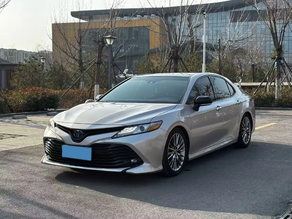 2019 Toyota Camry 2.5L 178HP L4 E-CVT Hybrid
