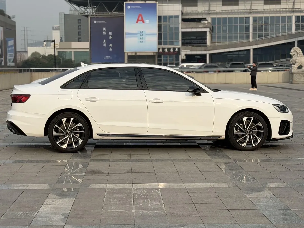 2023 Audi A4L 2.0T 190HP L4 7DCT,autocango,china used car exporter,china ev exporter,chinese used car exporter,chinese used ev exporter