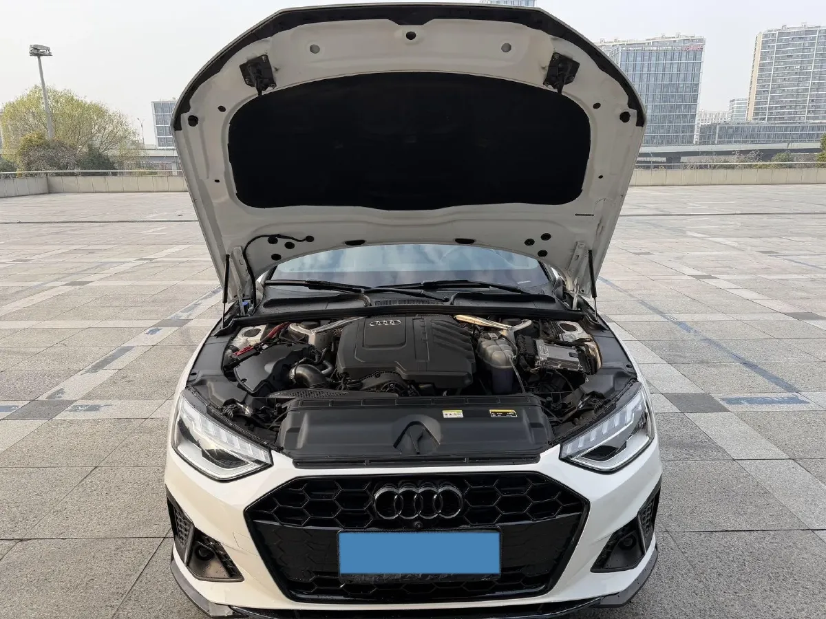 2023 Audi A4L 2.0T 190HP L4 7DCT,autocango,china used car exporter,china ev exporter,chinese used car exporter,chinese used ev exporter