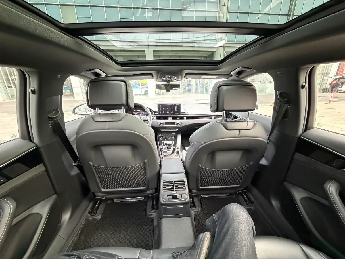 2023 Audi A4L 2.0T 190HP L4 7DCT,autocango,china used car exporter,china ev exporter,chinese used car exporter,chinese used ev exporter