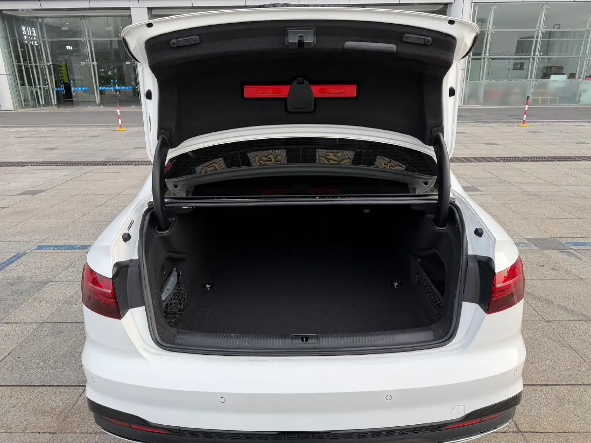 2023 Audi A4L 2.0T 190HP L4 7DCT,autocango,china used car exporter,china ev exporter,chinese used car exporter,chinese used ev exporter