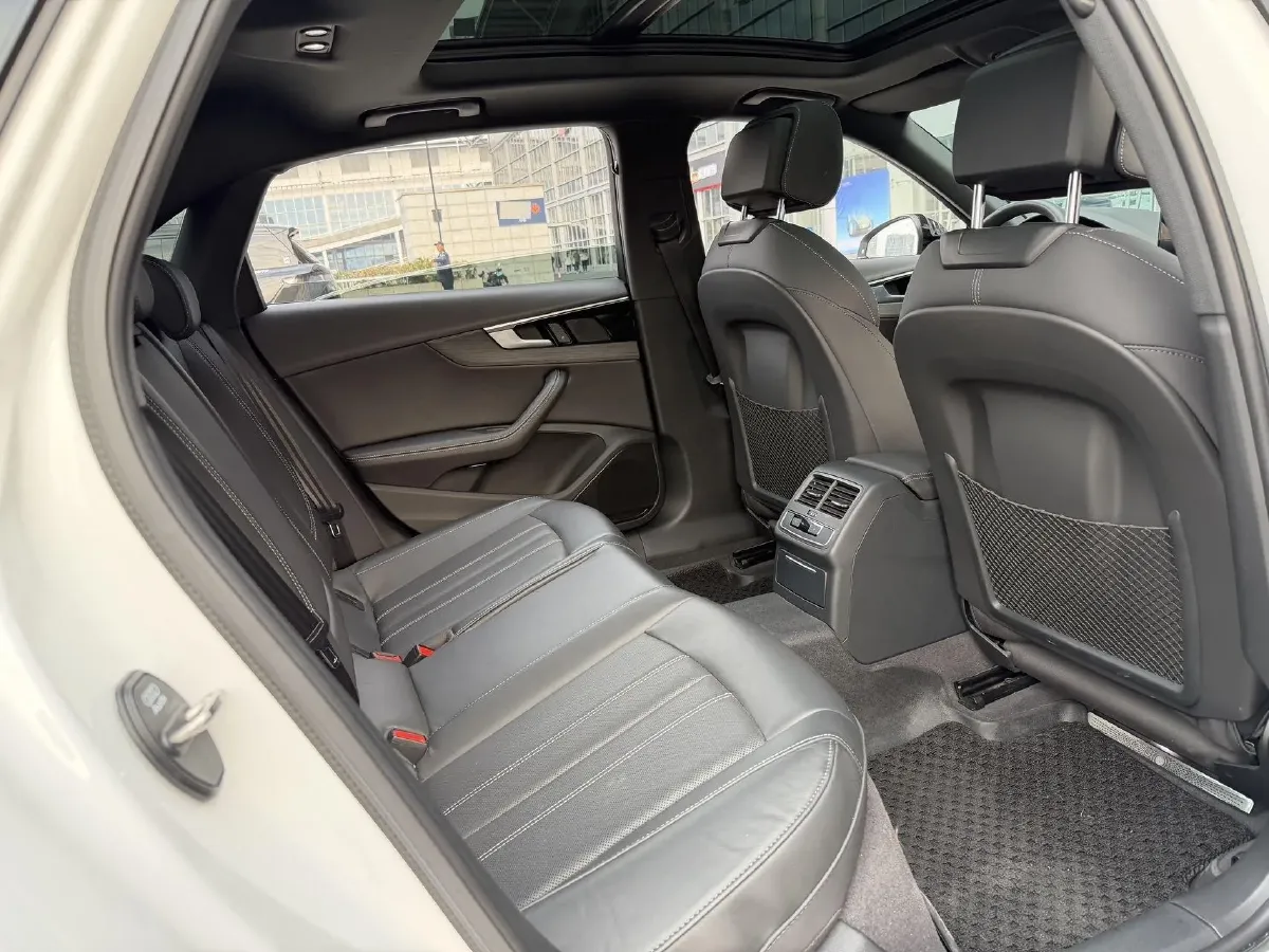 2023 Audi A4L 2.0T 190HP L4 7DCT,autocango,china used car exporter,china ev exporter,chinese used car exporter,chinese used ev exporter