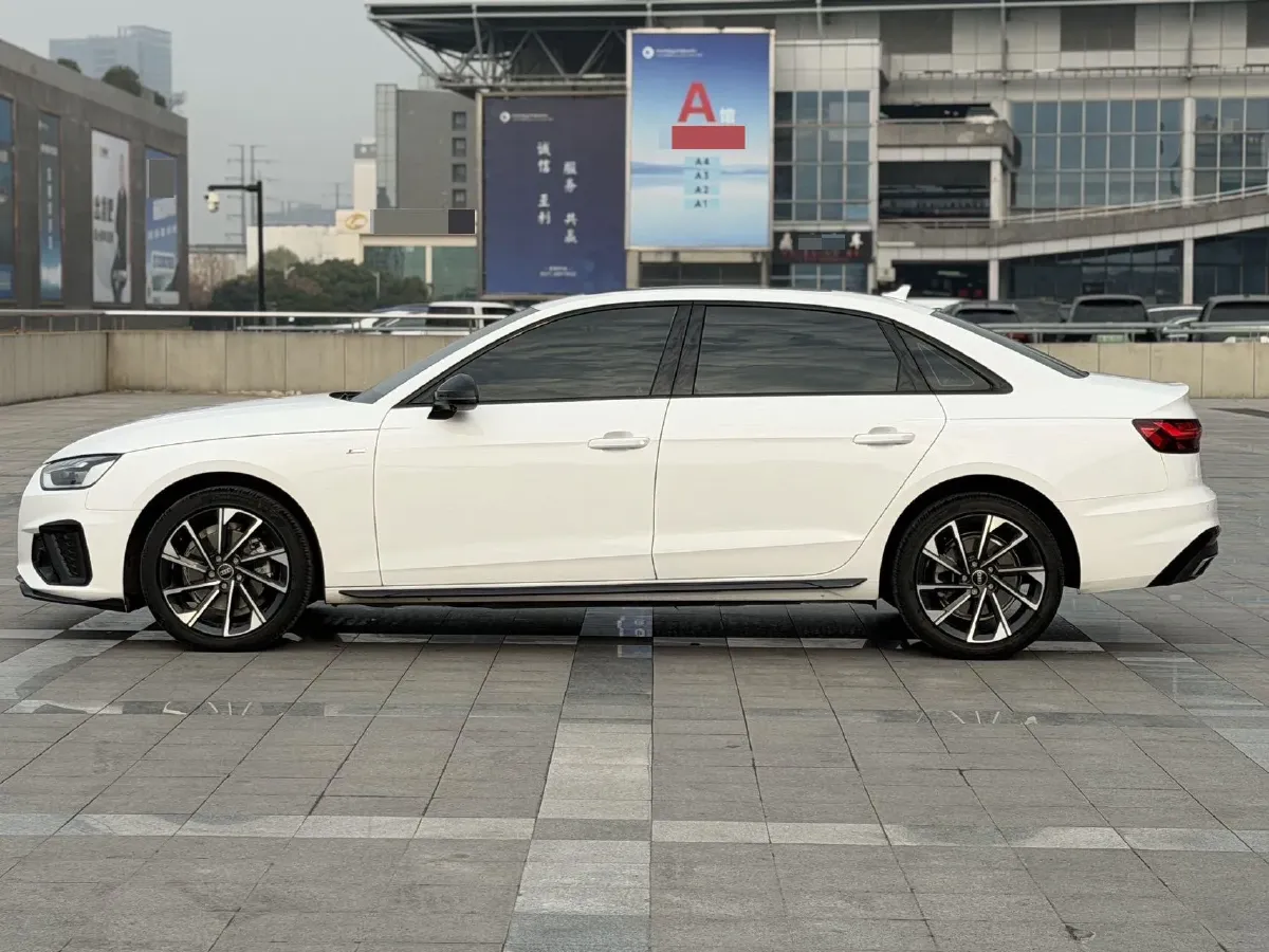 2023 Audi A4L 2.0T 190HP L4 7DCT,autocango,china used car exporter,china ev exporter,chinese used car exporter,chinese used ev exporter