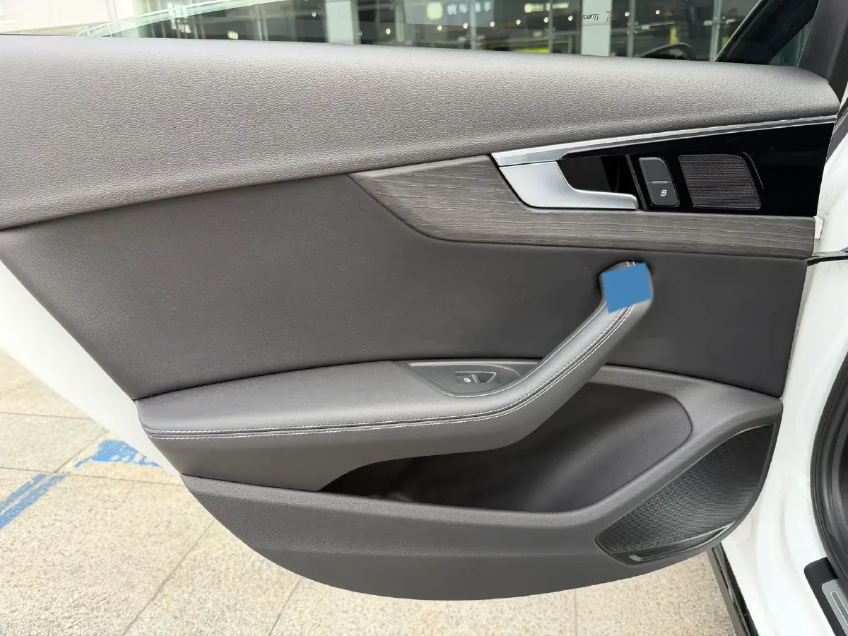 2023 Audi A4L 2.0T 190HP L4 7DCT,autocango,china used car exporter,china ev exporter,chinese used car exporter,chinese used ev exporter