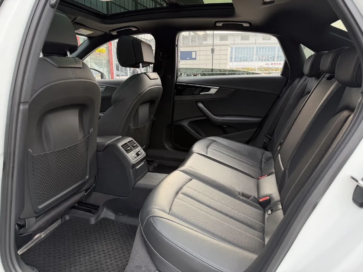 2023 Audi A4L 2.0T 190HP L4 7DCT,autocango,china used car exporter,china ev exporter,chinese used car exporter,chinese used ev exporter