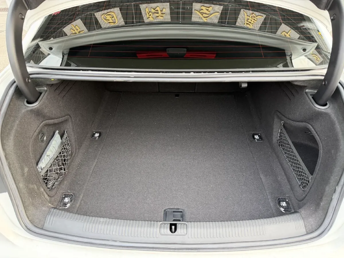 2023 Audi A4L 2.0T 190HP L4 7DCT,autocango,china used car exporter,china ev exporter,chinese used car exporter,chinese used ev exporter