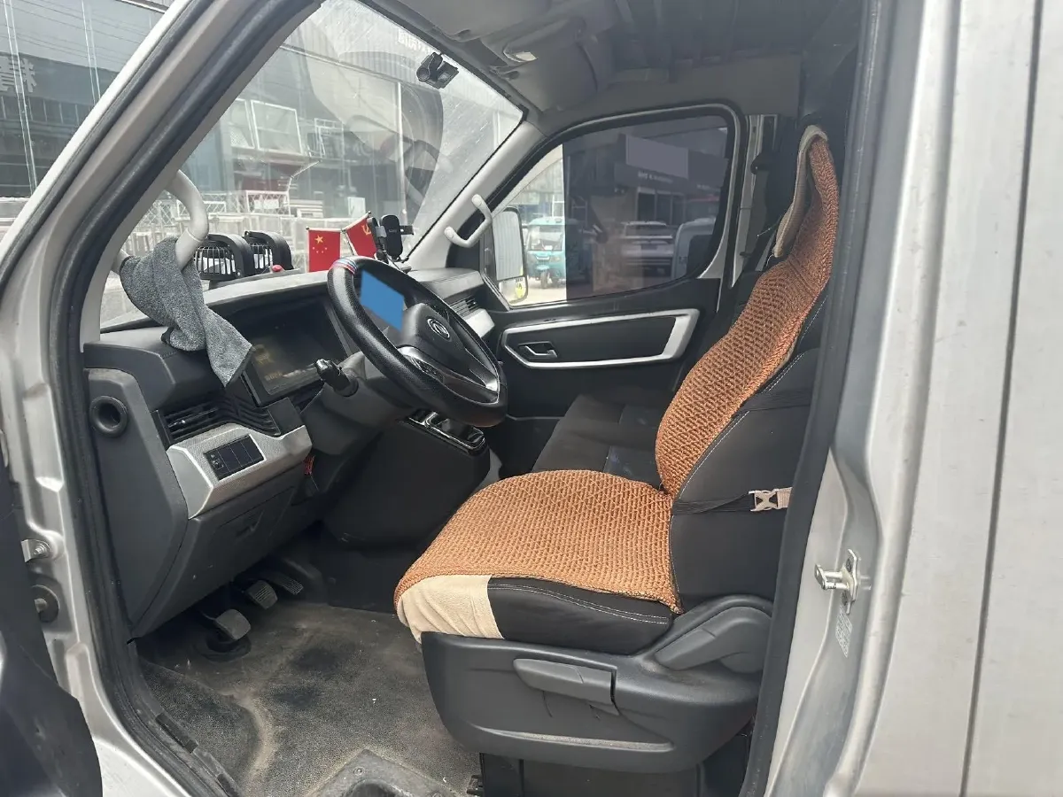 2023 MAXUS XinTu V80 2.0T 139HP L4 6MT,autocango,china used car exporter,china ev exporter,chinese used car exporter,chinese used ev exporter