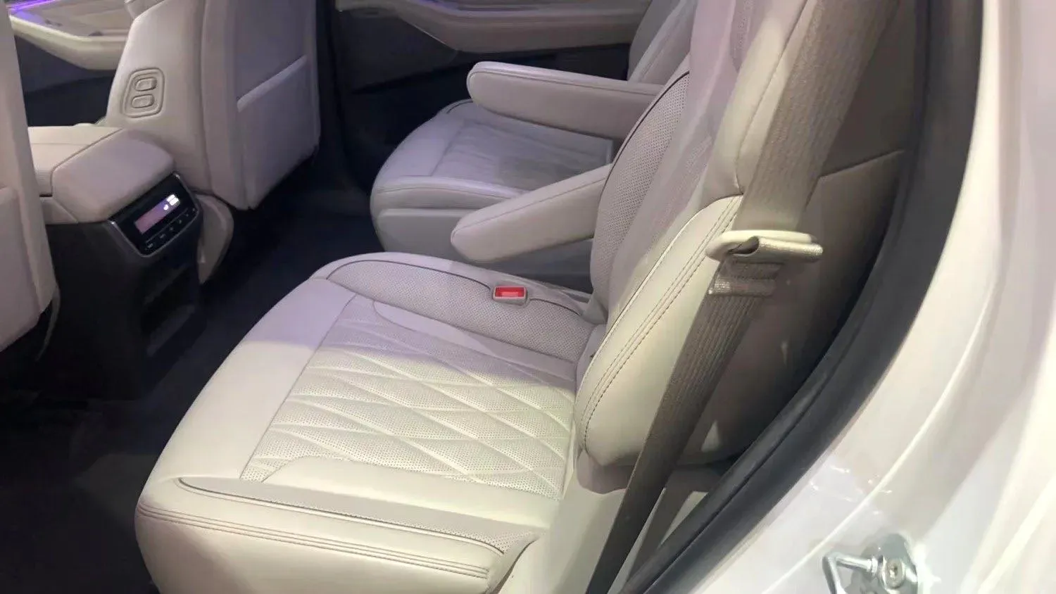 2022 GAC Trumpchi GS8 2.0T 252HP L4 8AT,autocango,china used car exporter,china ev exporter,chinese used car exporter,chinese used ev exporter