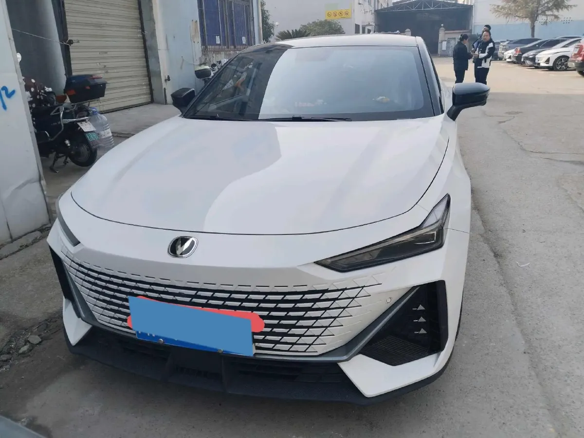 2022 ChangAn UNI-V 1.5T 188HP L4 7DCT,autocango,china used car exporter,china ev exporter,chinese used car exporter,chinese used ev exporter