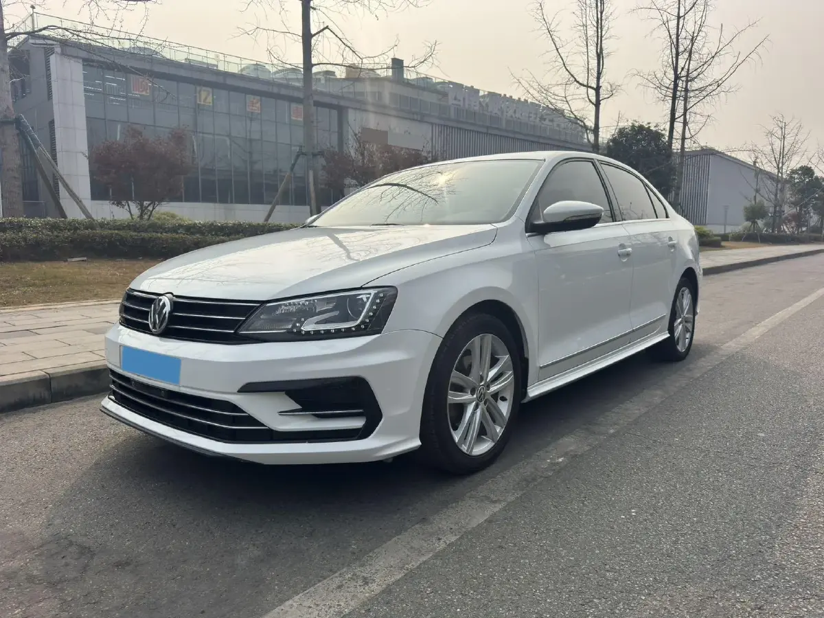 2018 Volkswagen Sagitar 1.4T 150HP L4 7DCT