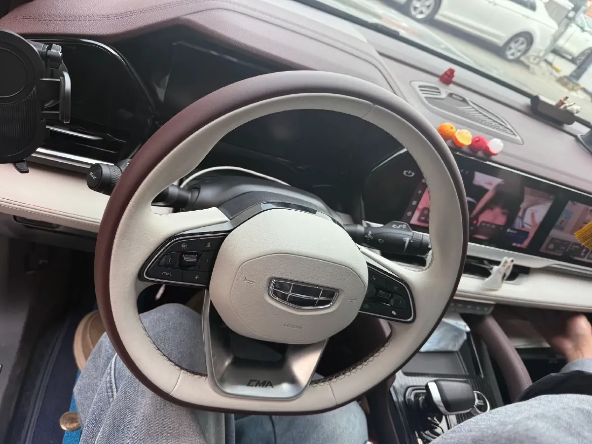 2021 Geely Monjaro 2.0T 218HP L4 7DCT,autocango,china used car exporter,china ev exporter,chinese used car exporter,chinese used ev exporter