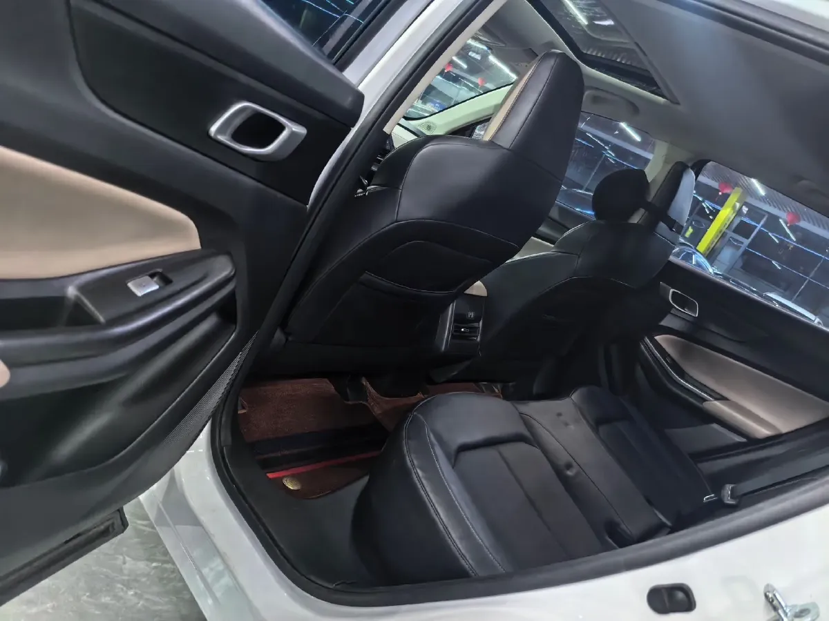 2022 ChangAn UNI-V 1.5T 188HP L4 7DCT,autocango,china used car exporter,china ev exporter,chinese used car exporter,chinese used ev exporter