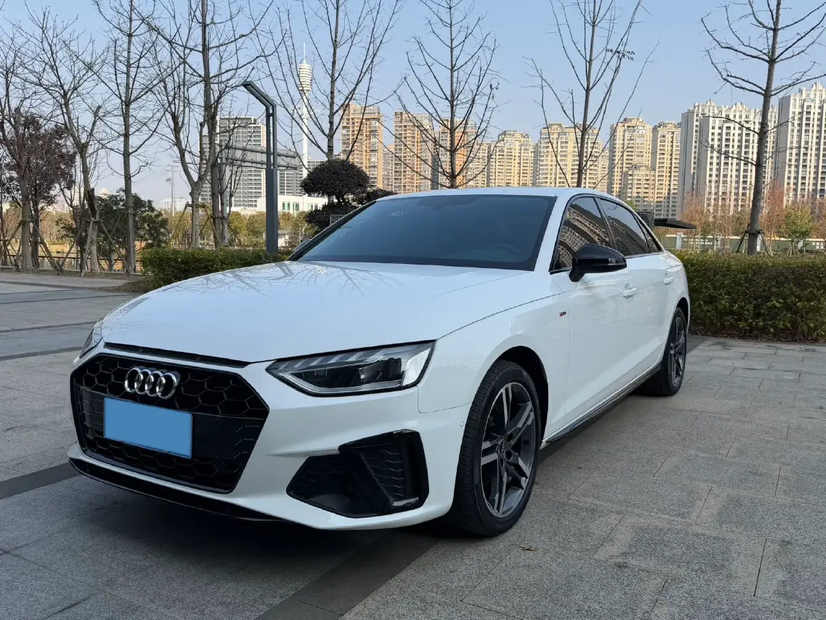 2022 Audi A4L 2.0T 190HP L4 7DCT