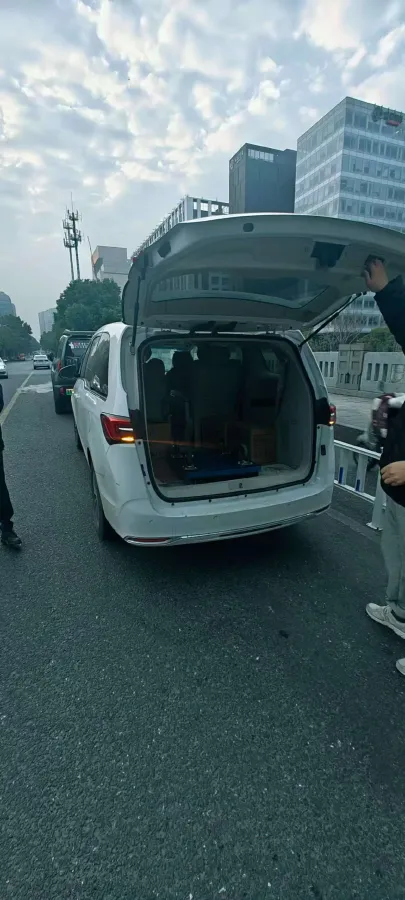 2021 Buick GL8 2.0T 237HP L4 9AT,autocango,china used car exporter,china ev exporter,chinese used car exporter,chinese used ev exporter