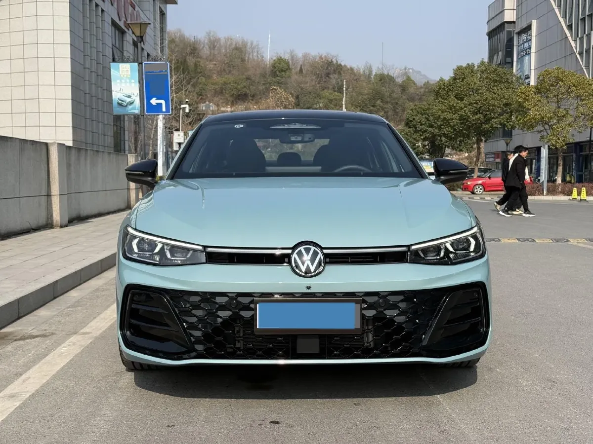 2025 Volkswagen Passat 2.0T 220HP L4 7DCT,autocango,china used car exporter,china ev exporter,chinese used car exporter,chinese used ev exporter