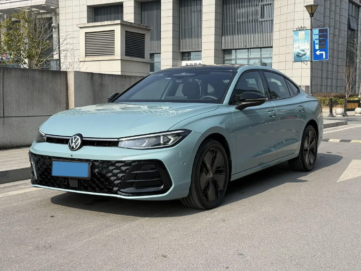 2025 Volkswagen Passat 2.0T 220HP L4 7DCT,autocango,china used car exporter,china ev exporter,chinese used car exporter,chinese used ev exporter