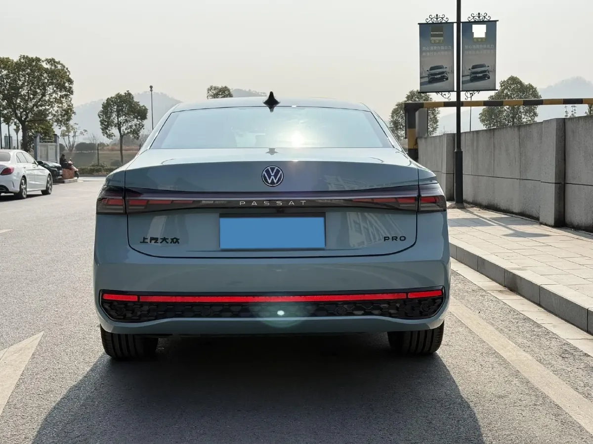 2025 Volkswagen Passat 2.0T 220HP L4 7DCT,autocango,china used car exporter,china ev exporter,chinese used car exporter,chinese used ev exporter