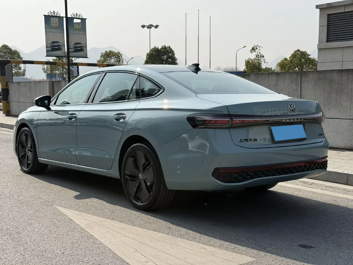 2025 Volkswagen Passat 2.0T 220HP L4 7DCT,autocango,china used car exporter,china ev exporter,chinese used car exporter,chinese used ev exporter