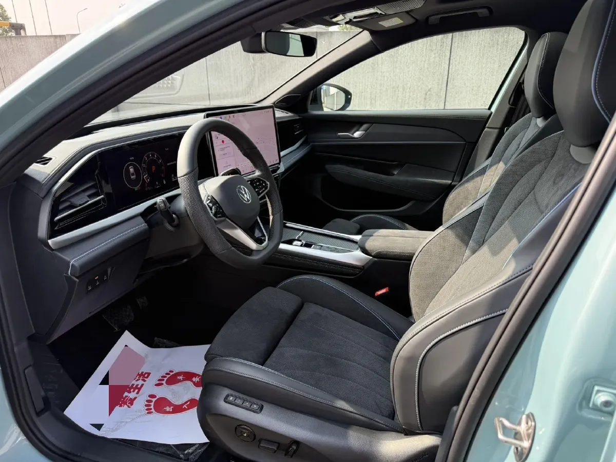 2025 Volkswagen Passat 2.0T 220HP L4 7DCT,autocango,china used car exporter,china ev exporter,chinese used car exporter,chinese used ev exporter