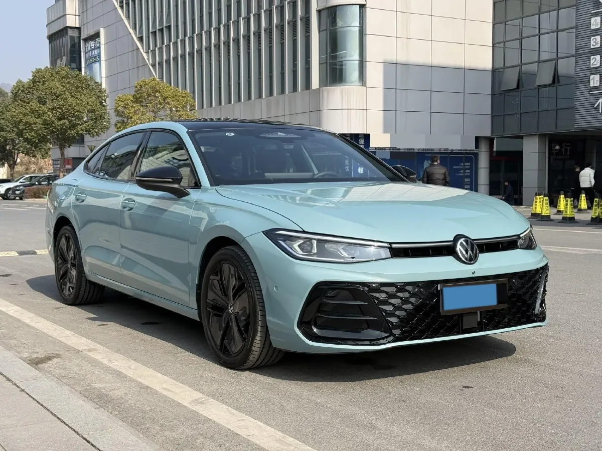 2025 Volkswagen Passat 2.0T 220HP L4 7DCT,autocango,china used car exporter,china ev exporter,chinese used car exporter,chinese used ev exporter