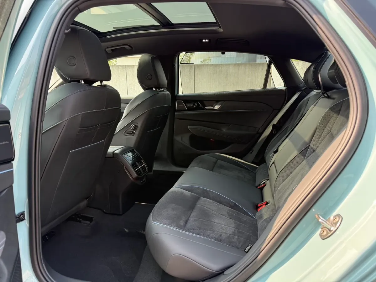 2025 Volkswagen Passat 2.0T 220HP L4 7DCT,autocango,china used car exporter,china ev exporter,chinese used car exporter,chinese used ev exporter