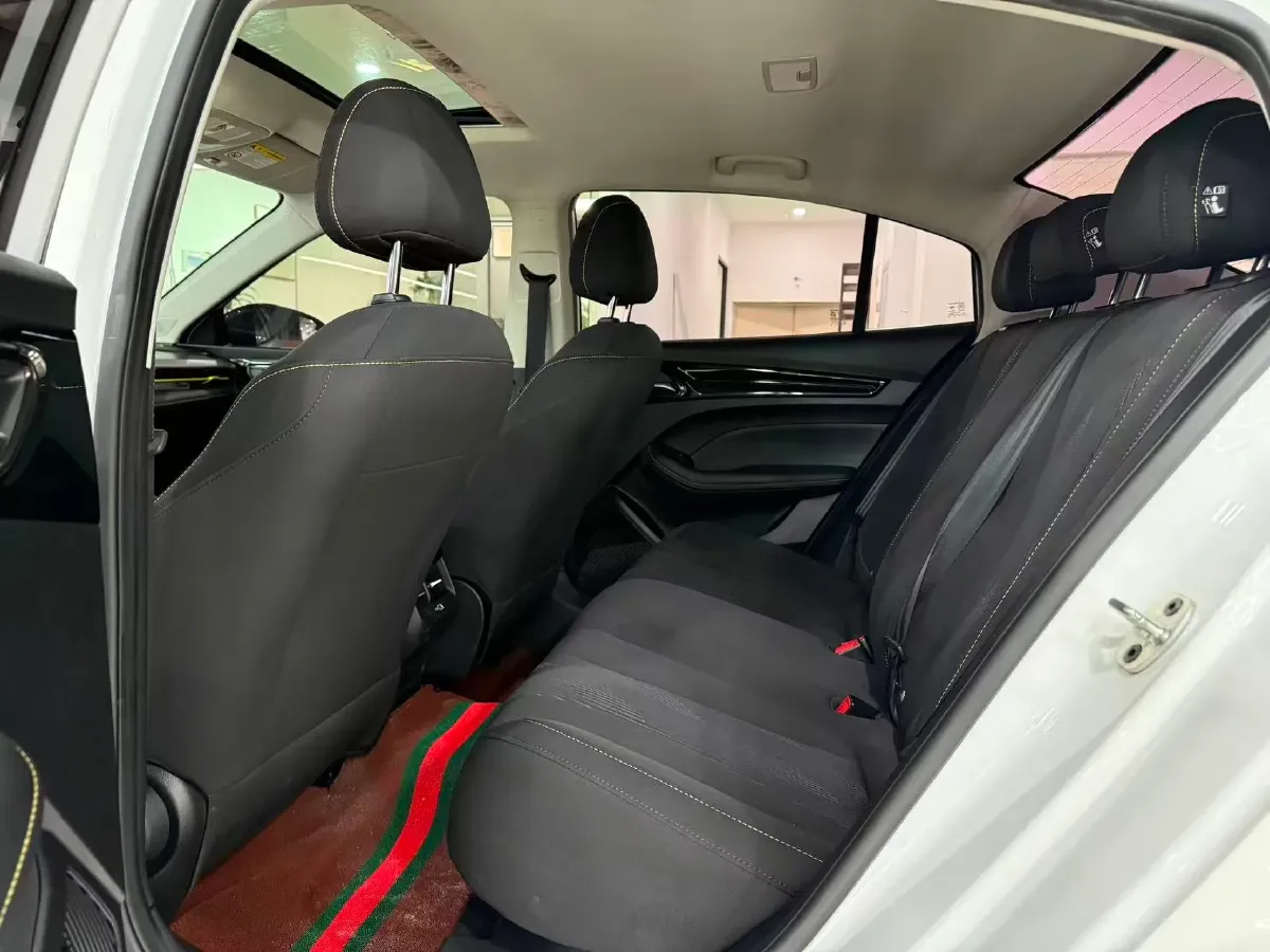 2021 Roewe i5 1.5L 120HP L4 CVT,autocango,china used car exporter,china ev exporter,chinese used car exporter,chinese used ev exporter