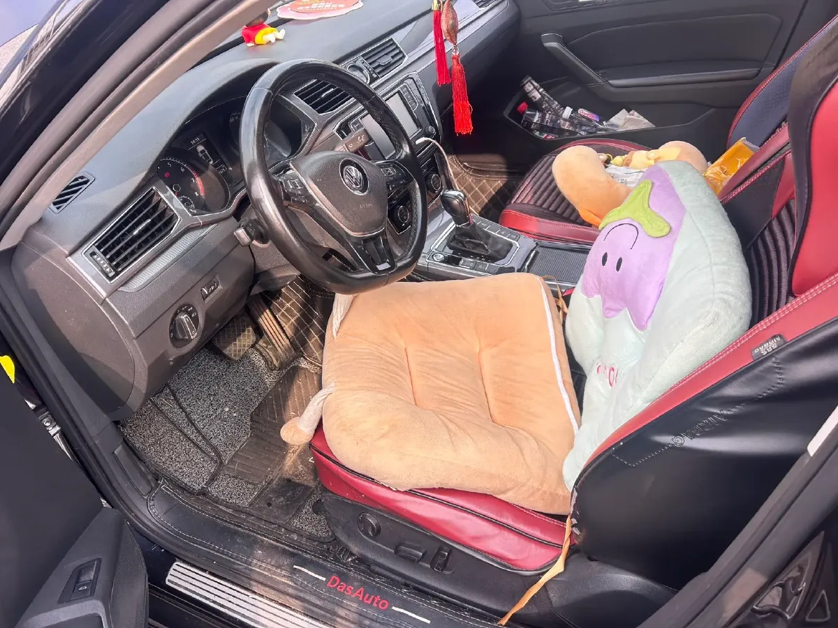 2017 Volkswagen Passat 1.8T 180HP L4 7DCT,autocango,china used car exporter,china ev exporter,chinese used car exporter,chinese used ev exporter