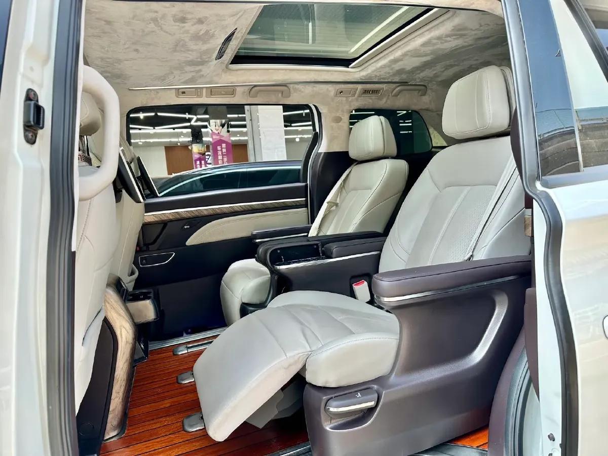 2021 GAC Trumpchi M8 2.0T 252HP L4 8AT,autocango,china used car exporter,china ev exporter,chinese used car exporter,chinese used ev exporter