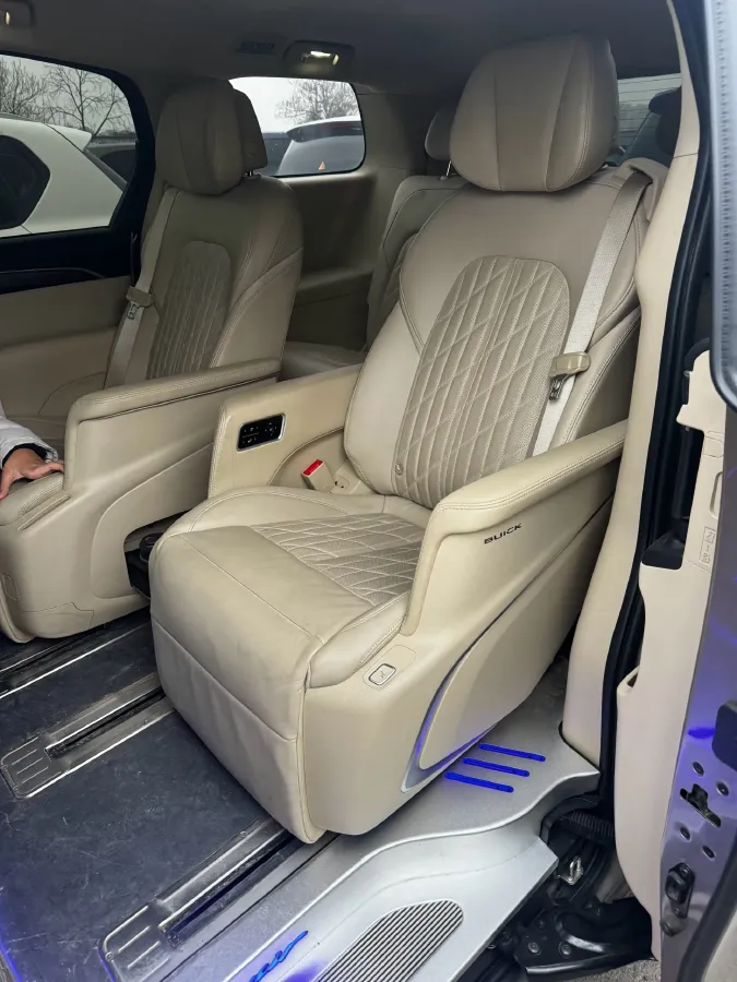 2023 Buick GL8 2.0T 237HP L4 9AT,autocango,china used car exporter,china ev exporter,chinese used car exporter,chinese used ev exporter